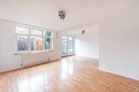 3 bedroom terraced house to rent - Photo 3