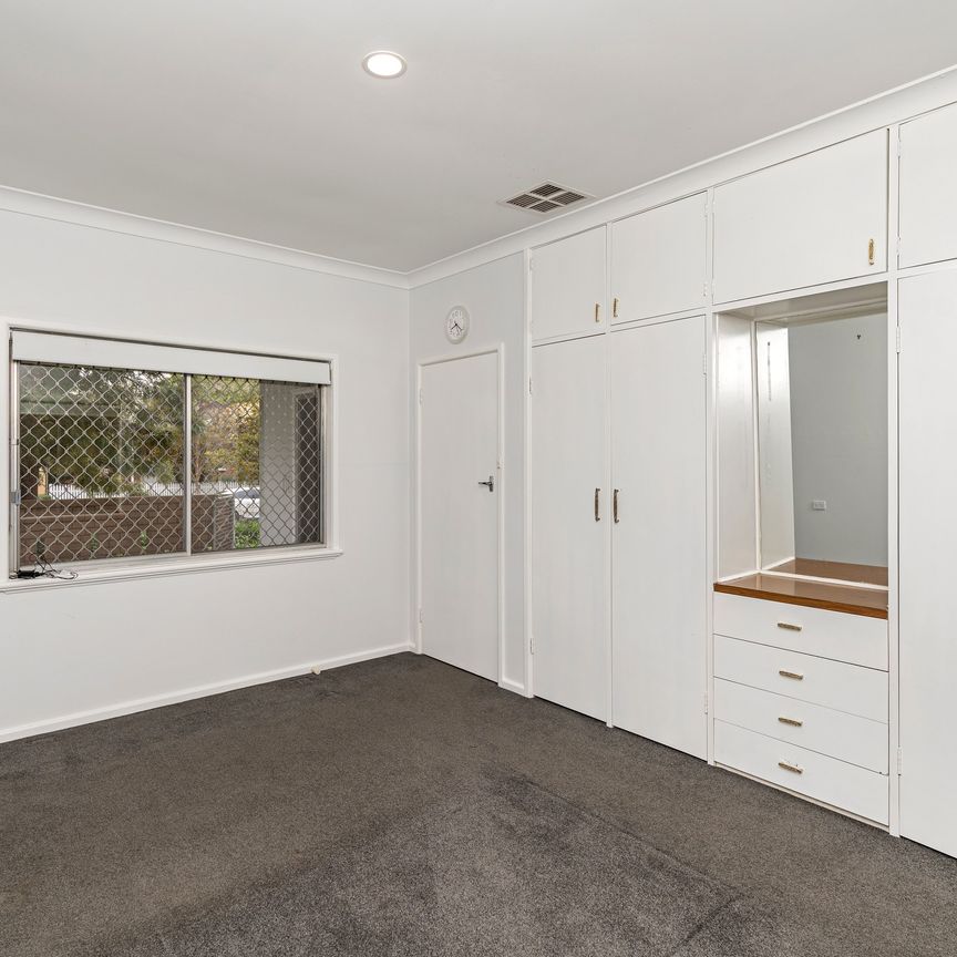 Fantastic Central Location - Photo 1