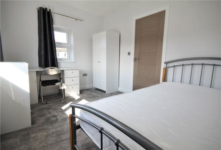 Laburnum Place, Englefield Green, Egham, Surrey, TW20 0SX - Photo 2