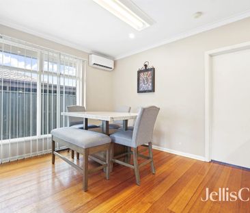 Spacious Living Close to Schools, Shops & the Bay - Photo 2