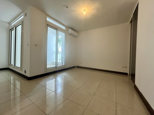 Location Appartement 1 pièce 30m² ST DENIS 97400 - Photo 1