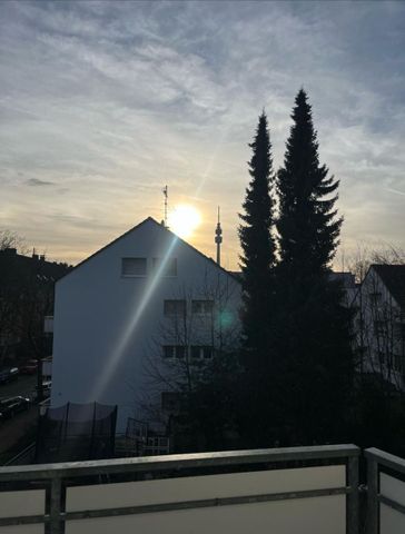 Gemütliche 2 Zimmer mit Einbauküche & Balkon in zentraler Lage - Photo 3