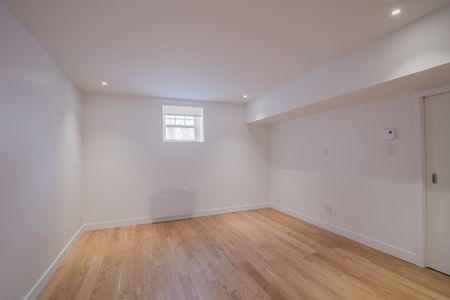 4930 Queen Mary Road - Photo 3