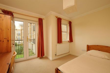 3 bedroom flat to rent - Photo 2