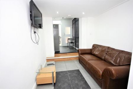 Flat , Connaught House, - Mount Street, Preston - Photo 3