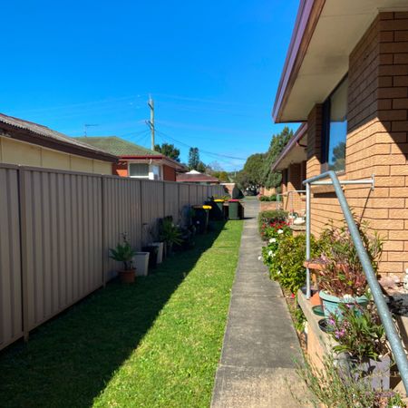 Neat and Tidy 2 Bedroom Unit - Photo 3