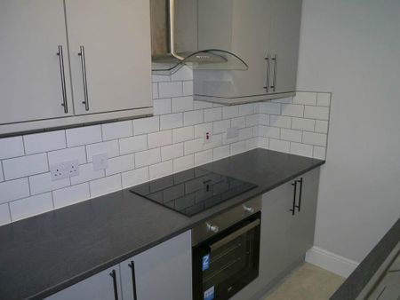 2 bedroom terraced house to rent - Photo 3