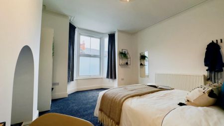 6 Bedroom House - Photo 3