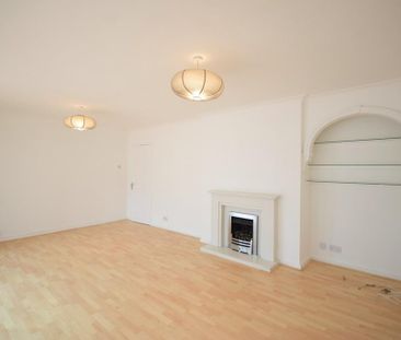 4 bedroom detached bungalow to rent - Photo 3