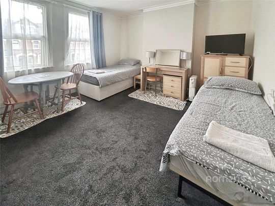 1 bedroom in a house share to rent - Photo 1