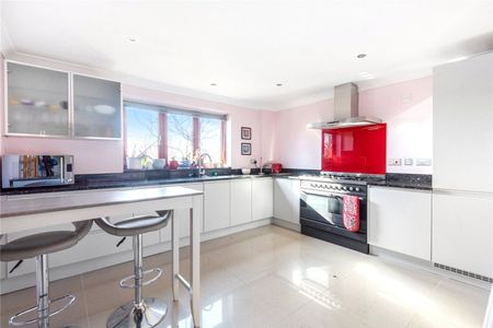 4 bedroom detached house to rent - Photo 4