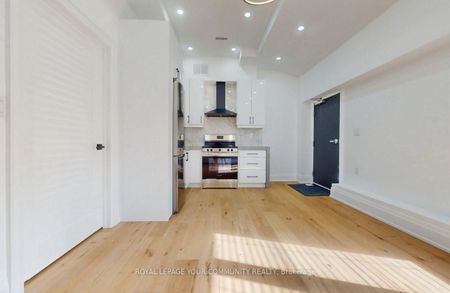 For Lease - 12 Kemano Street Unit# Unit 3, Aurora, Ontario - Photo 2