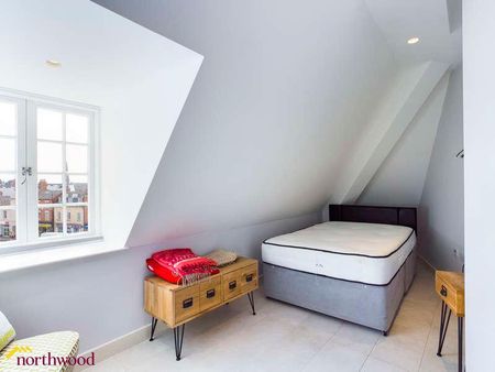 Horse Fair, Banbury, OX16 - Photo 2