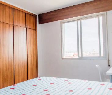 Single Bed in Rooms for rent in 5-bedroom apartment in Quatre Carreres - Photo 2