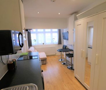 Studio to rent - Photo 2