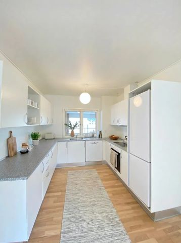 Lys 2-værelses lejlighed med altan i Aalborgs centrum - Foto 2