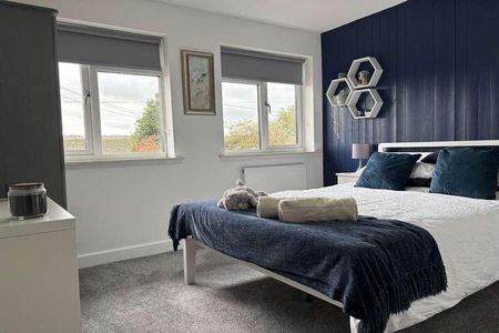 Mead Close, SL7 - Photo 2