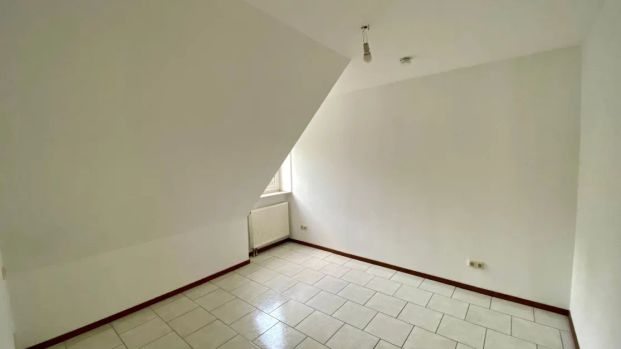 Gemütliche 3ZKB-Dachgeschosswohnung mit Balkon zu vermieten! - Photo 1