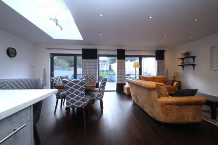 4 bedroom semi-detached house to rent - Photo 4