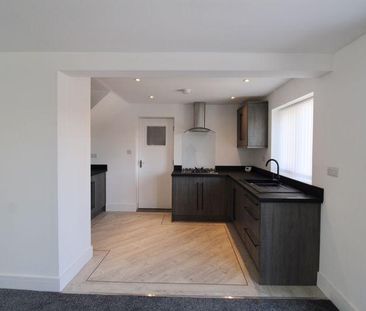 2 bedroom semi-detached house to rent - Photo 6