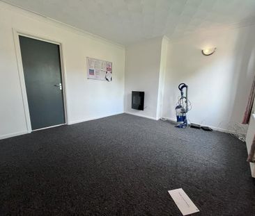 4 bedroom semi-detached house to rent - Photo 2