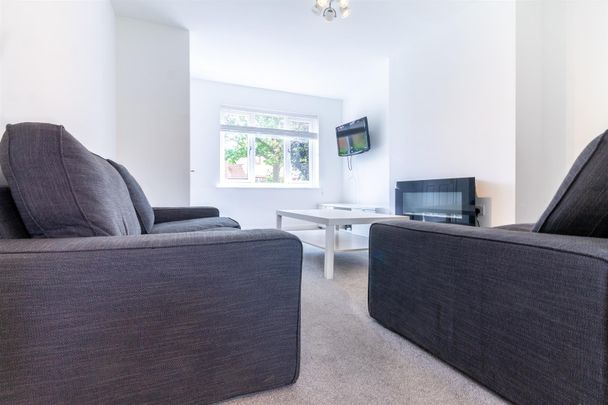 Hunters Place, Spital Tongues - Photo 1