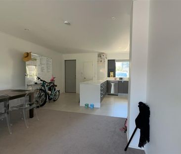 Modern 3-Bedroom Home with 2 Bathrooms in Hobsonville - Photo 5