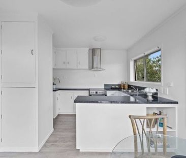 Modern 2-Bedroom Unit in Remuera – Perfect Location! - Photo 3