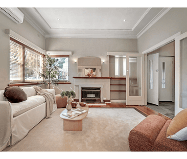 GORGEOUS ART DECO FAMILY HOME CLOSE TO SCHOOLS, PARK AND PUBLIC TRA... - Photo 1