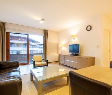 Appartement te huur in Oudergem voor € 1.200 met 1 slaapkamer - Photo 2