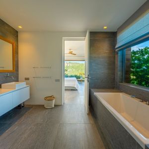 Rental Villa Porto-Vecchio 7 Rooms 360 m² - Photo 3