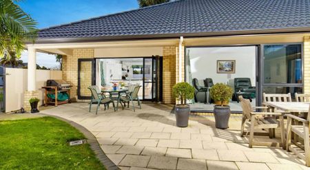 Executive home in Greenhithe - Photo 3