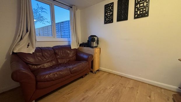 4 bedroom semi-detached house to rent - Photo 1