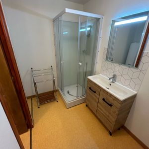 Location Appartement 2 pièces 45m² CHATELLERAULT 86100 - Photo 2