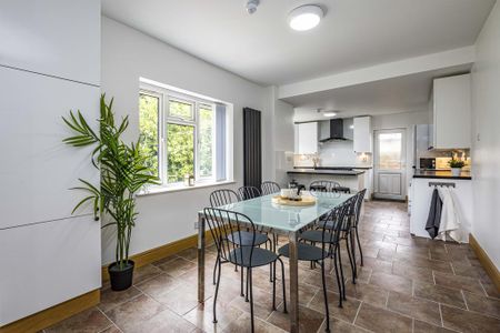 8 bedroom house to rent - Photo 2