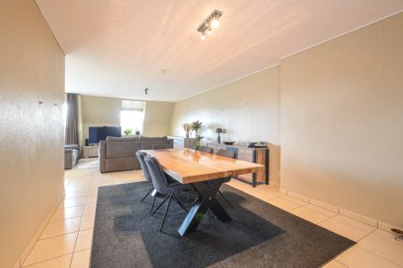 Ruim duplex appartement inclusief staanplaats en garage in centrum Oudenburg - Photo 3