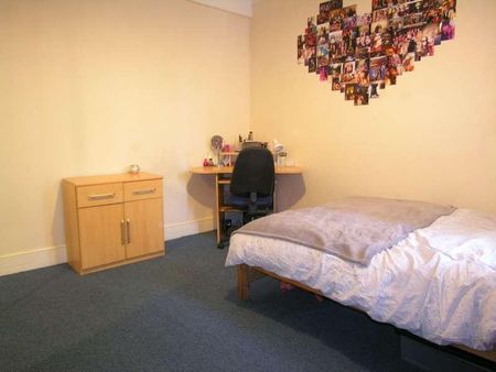 Bedroom House In Winton, BH9 - Photo 5