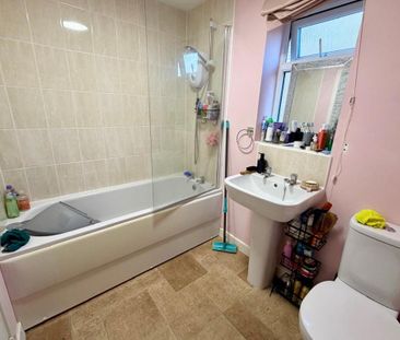 3 bedroom semi-detached house to rent - Photo 6