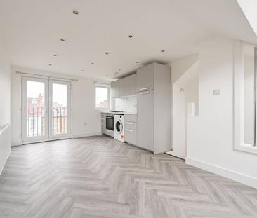 2 bedroom flat to rent - Photo 2