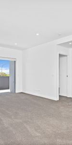 Stylish and bright unit close to the shopping heart - Photo 3