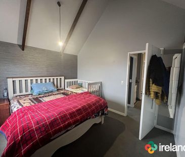 A Stroll to Cafes & Shops - Photo 3