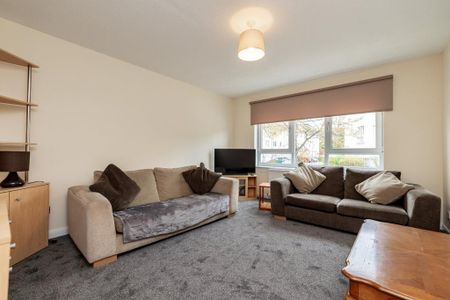 3 bedroom flat to rent - Photo 2