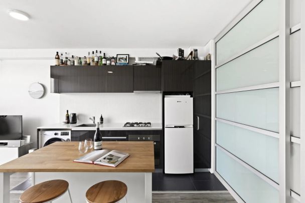 Designer Apartment for Inner-City Life - Photo 1