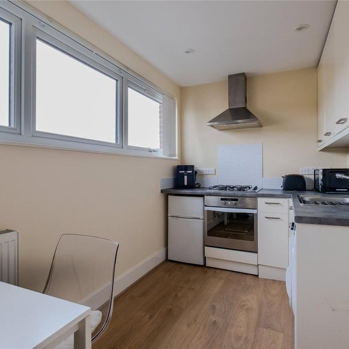 Studio to rent - Photo 1