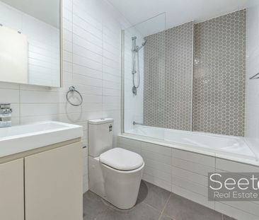 Modern Living In A Newly Renovated Spacious Two Bedroom Apartment - Photo 6