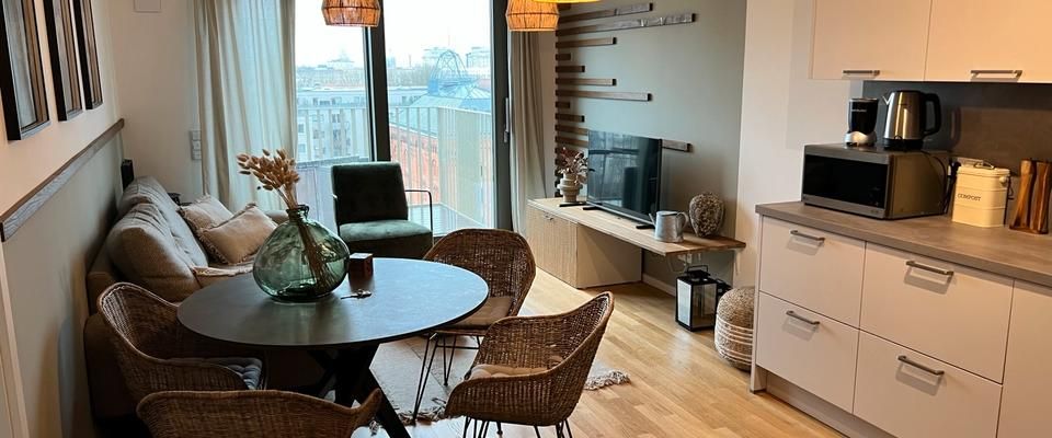 Superzentrale Top-Wohnung am Park mit EBK und Balkon - Foto 1