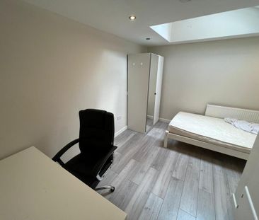 8 bedroom terraced house to rent - Photo 5