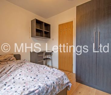 4 Bedroom Mid Terraced House for rent in Harold Terrace - Photo 3
