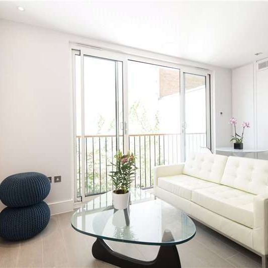 A stunning one bedroom apartment with wooden floors, in a prime Chelsea location. - Photo 1