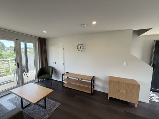 1 Te Toka Ika Lane, Mangere Bridge - Photo 1